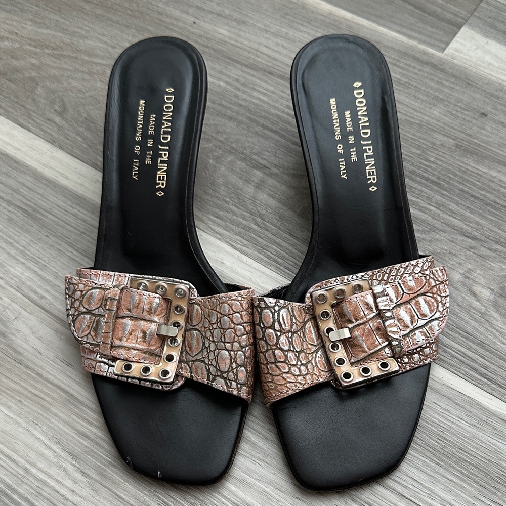 Donald J. Pliner Metallic Rose Gold Buckle Slide Mules - Picture 3 of 13
